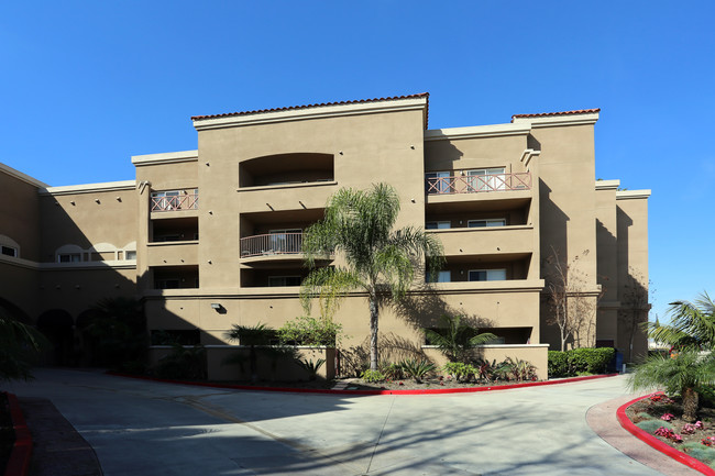 Five Points Seniors in Huntington Beach, CA - Building Photo - Building Photo