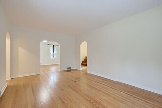 626 N Hough St in Barrington, IL - Building Photo - Building Photo