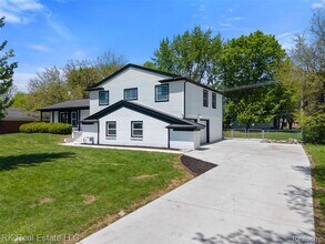 30728 W 14 Mile Rd in West Bloomfield, MI - Building Photo - Building Photo