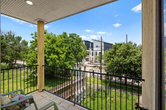 2318 Emancipation Ave in Houston, TX - Foto de edificio - Building Photo