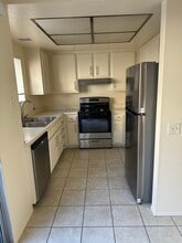 2046 S Bon View Ave, Unit D in Ontario, CA - Building Photo - Building Photo