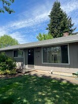 1010 Satre St in Eugene, OR - Building Photo