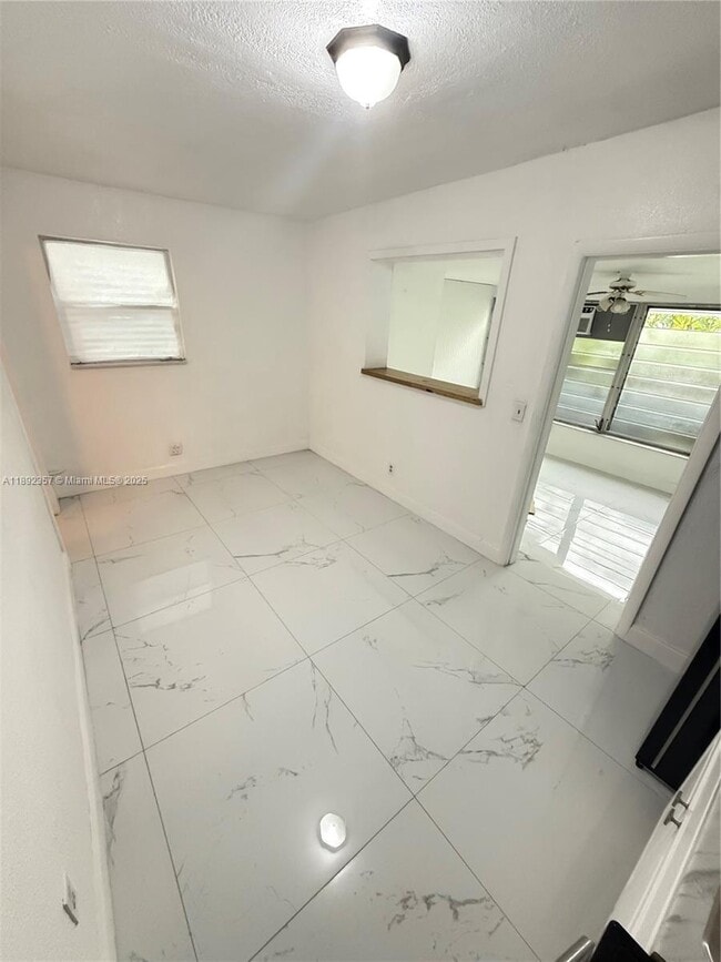 200 N 61st Ave in Hollywood, FL - Building Photo - Building Photo