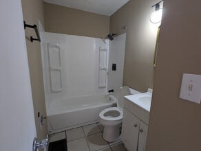 549 S Ashburton Rd in Columbus, OH - Building Photo - Building Photo