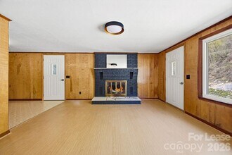8830 US-19W in Burnsville, NC - Building Photo - Building Photo