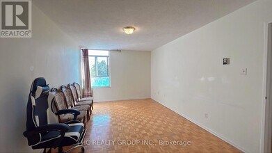 2550 Pharmacy Ave in Toronto, ON - Building Photo - Building Photo