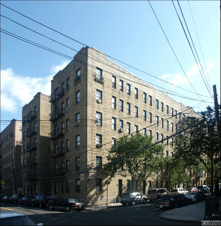 3120-3128 Kingsbridge Ave in Bronx, NY - Foto de edificio