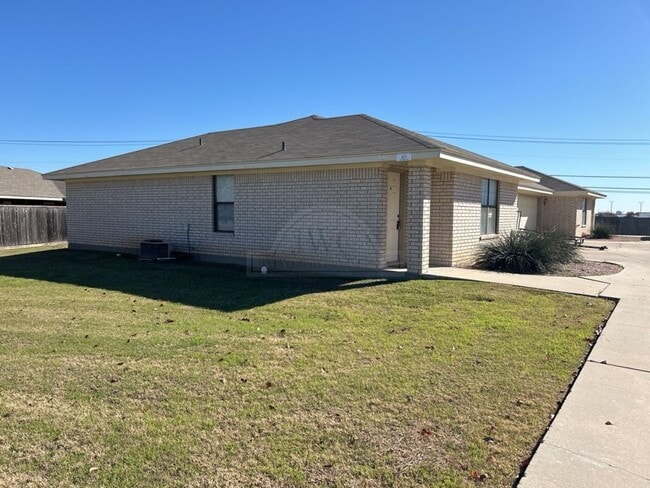 906 McDaniel Cir in Killeen, TX - Building Photo - Building Photo