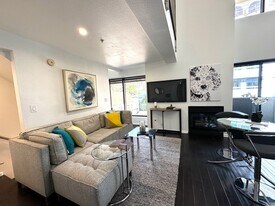 7320 Hawthorn Ave, Unit #300 Penthouse Loft in Los Angeles, CA - Building Photo