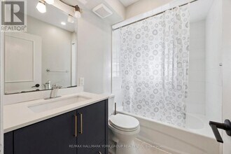 207 Maplehurst Ave in Toronto, ON - Building Photo - Building Photo