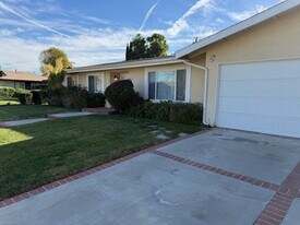 23056 Lanark St in Canoga Park, CA - Building Photo