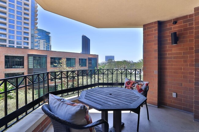 property at 500 W Harbor Dr
