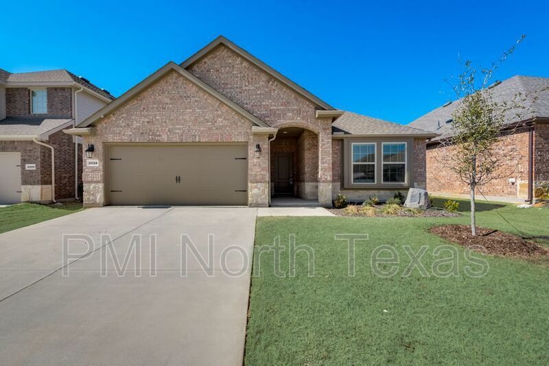 3113 Brady Starr Dr in Aubrey, TX - Building Photo