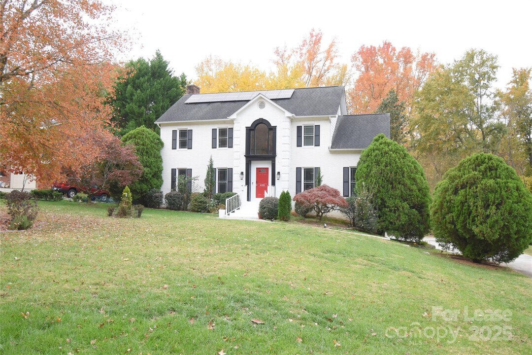 4128 Carmel Forest Dr in Charlotte, NC - Building Photo