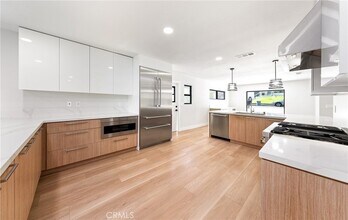 144 Vista Del Parque in Redondo Beach, CA - Building Photo - Building Photo