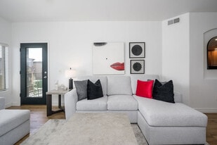 5450 E Deer Valley Dr in Phoenix, AZ - Building Photo