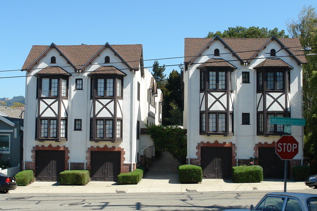 6044 Monroe Ave in Oakland, CA - Foto de edificio - Building Photo