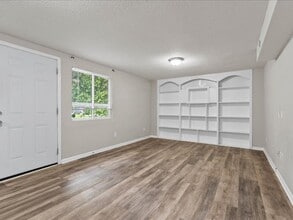 10 W 98th St in Kansas City, MO - Building Photo - Building Photo