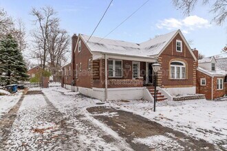 8026 Wynwood Dr in Affton, MO - Building Photo - Building Photo
