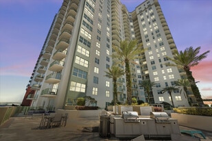 The Strand in Jacksonville, FL - Building Photo