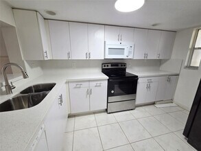 7901 S Colony Cir in Tamarac, FL - Building Photo - Building Photo