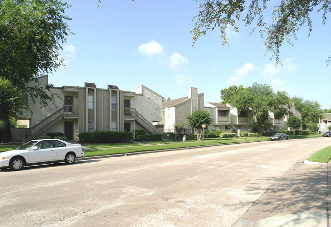 Gessner Park Apartments in Houston, TX - Foto de edificio - Building Photo