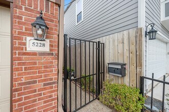 5228 Larkin St in Houston, TX - Building Photo - Building Photo