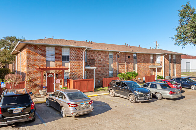 Colonial Estates in Thibodaux, LA - Foto de edificio - Building Photo