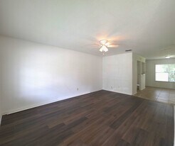 501 E Reagan St in Palestine, TX - Building Photo