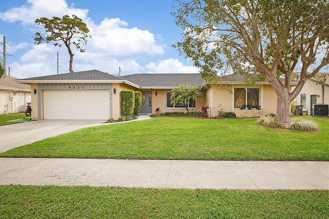 4422 Brandywine Dr in Boca Raton, FL - Building Photo