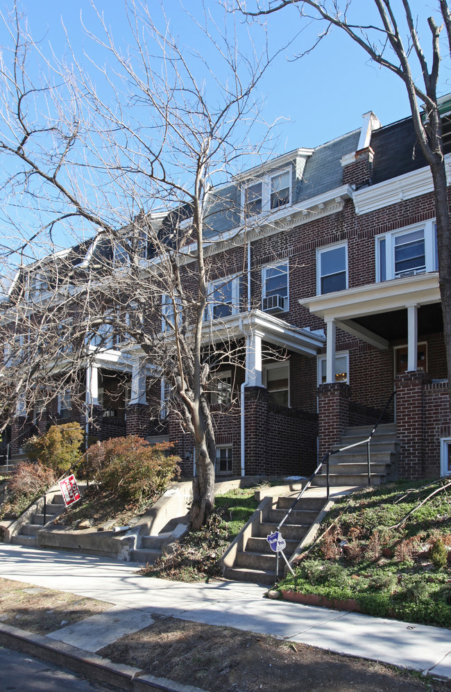 3209 Guilford Ave in Baltimore, MD - Foto de edificio - Building Photo