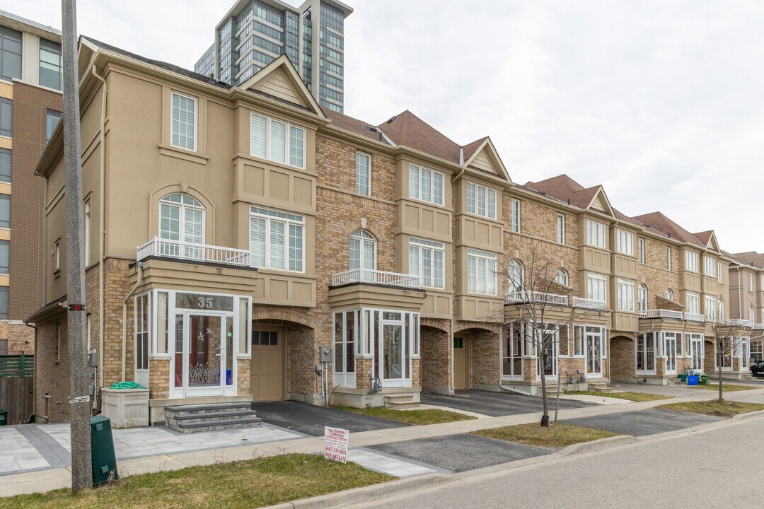 29 Celadine Dr in Markham, ON - Building Photo