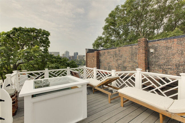 property at 3422 Prospect St NW