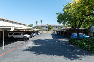 5529 Entrada Cedros in San Jose, CA - Building Photo - Building Photo