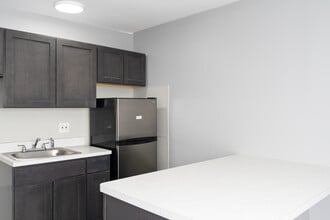 Penn Lee Court Apartments in Philadelphia, PA - Building Photo - Interior Photo