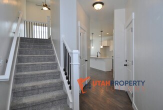 1748 N 3720 W in Lehi, UT - Foto de edificio - Building Photo