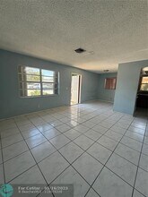 7851 SW 10th Ct in North Lauderdale, FL - Foto de edificio - Building Photo