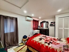 20-52 32nd St-Unit -1 in Queens, NY - Building Photo - Building Photo