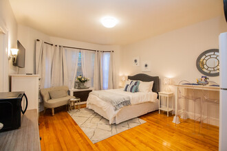 1258 Beacon St, Unit A3 in Brookline, MA - Foto de edificio - Building Photo