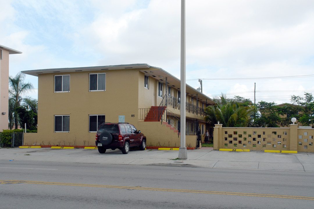 85 E 9th St in Hialeah, FL - Building Photo