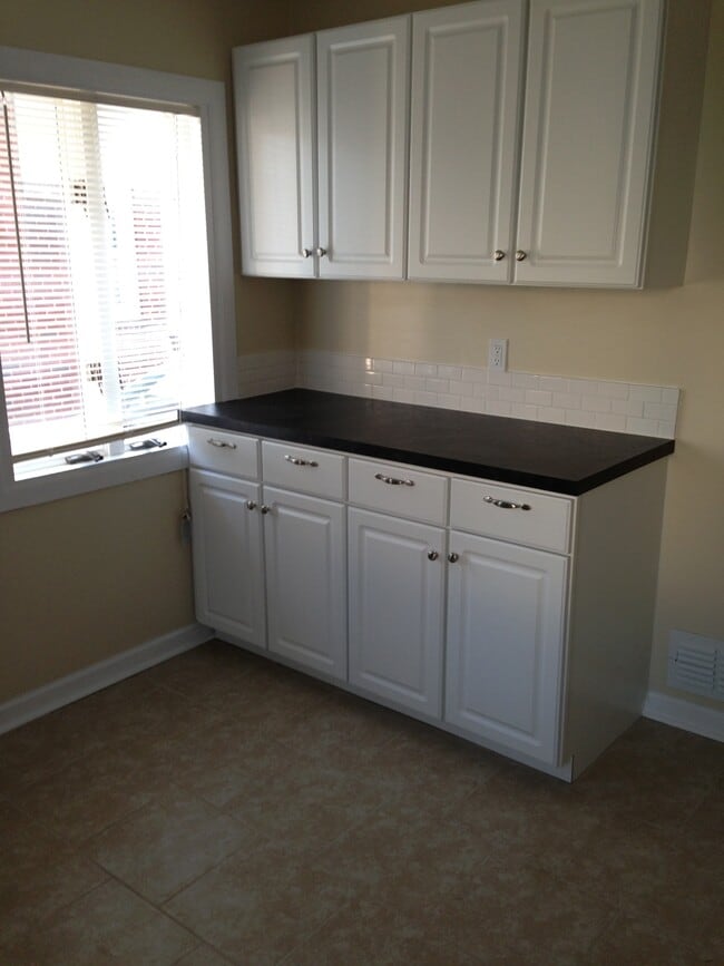 2332 Monroe Ave NE in Grand Rapids, MI - Building Photo - Building Photo