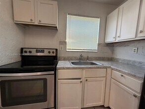 1700 SW 44th Terrace in Fort Lauderdale, FL - Foto de edificio - Building Photo