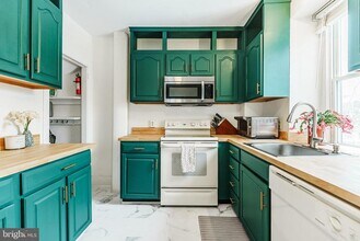 452 Renfrew Ave in Ambler, PA - Foto de edificio - Building Photo