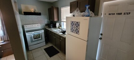 129 SE 2nd Ter, Unit 1 in Hallandale Beach, FL - Foto de edificio - Building Photo