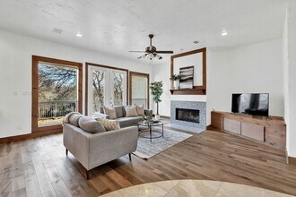 324 Rolling Oaks Ridge in Cedar Hill, TX - Foto de edificio - Building Photo