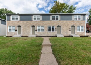 Downtown Townhomes in Bettendorf, IA - Building Photo - Building Photo
