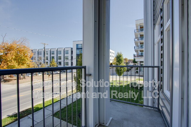 1028 W Eastland Ave in Nashville, TN - Foto de edificio - Building Photo