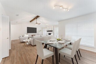 15406 Willow River Dr in Houston, TX - Building Photo - Building Photo