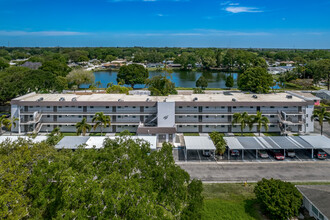 Bay Pines Condominiums in St. Petersburg, FL - Building Photo - Building Photo