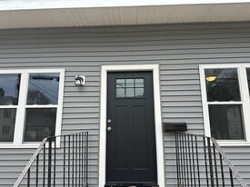 234 Oak St in Manchester, CT - Building Photo